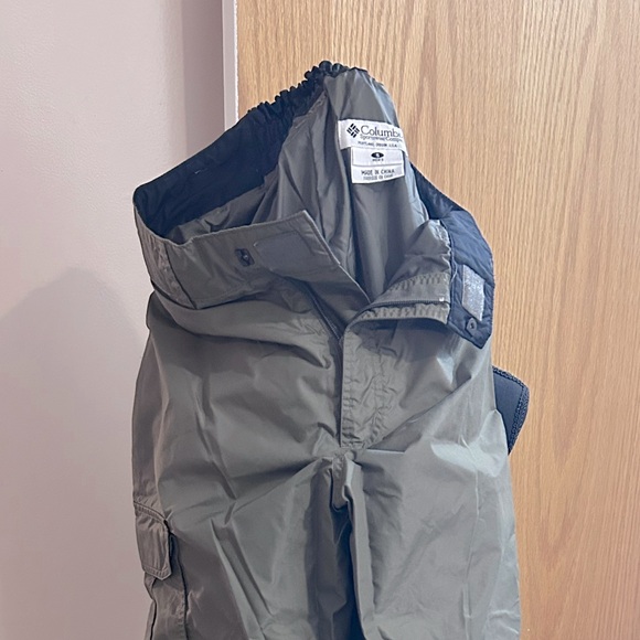 Columbia men’s small ski/board pants, army green, perfect condition - Picture 1 of 5